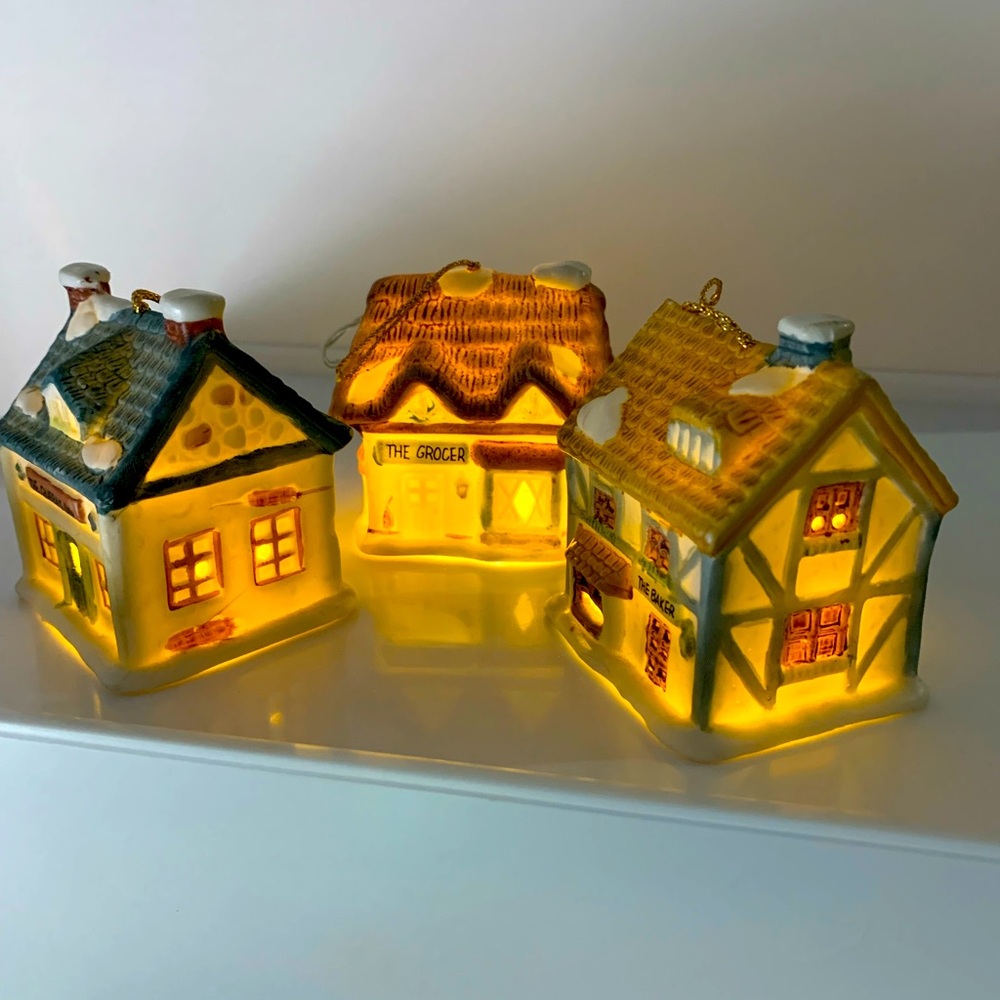 Reader’s Digest Light up Christmas Village Bell Ornaments 1991 hand painted